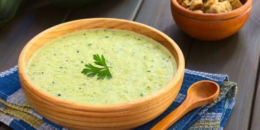 Cabbage-zucchini puree stomach-friendly food on the hypoallergenic diet menu