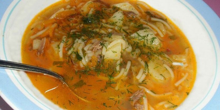 Chicken soup with potatoes and pasta in the diet of people prone to allergies